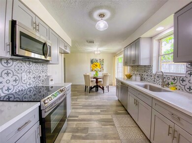 16643 Forest Bend Ave, Friendswood, TX 77546 - photo 2