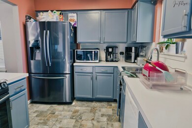 1839 Cambridge Dr, Carpentersville, IL 60110 - photo 4