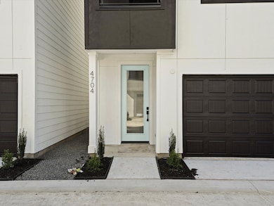 4702 Thornton Villas Ln, Houston, TX 77018 - photo 2