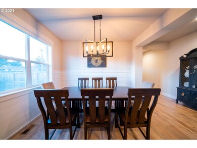 320 E Washington St, Carlton, OR 97111 - photo 5