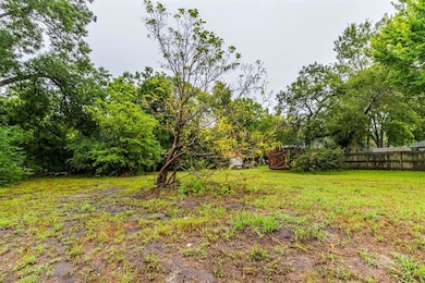 1014 Pine St, Bonham, TX 75418 - photo 2