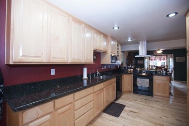 719 SW Greenwood Ave, Grants Pass, OR 97526 - photo 4