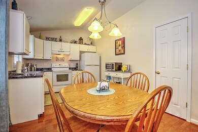 Eat-in Kitchen
