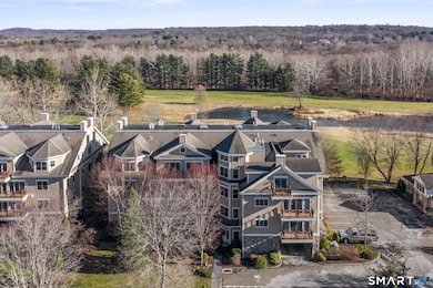 460 Heritage Rd unit 302, Southbury, CT 06488 - photo 3