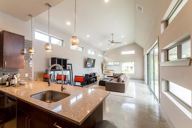 2501 E 9th St, Austin, TX 78702 - photo 3