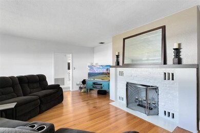 Plenty of space to relax or entertain! 