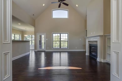 02_WatersEdgeWay_221_EntryView