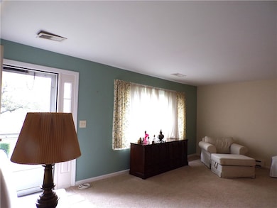 142 Edaville Ct, Warwick, RI 02886 - photo 3