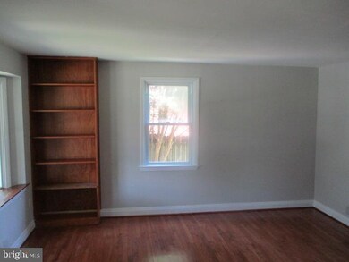 8631 Black Oak Rd, Parkville, MD 21234 - photo 4