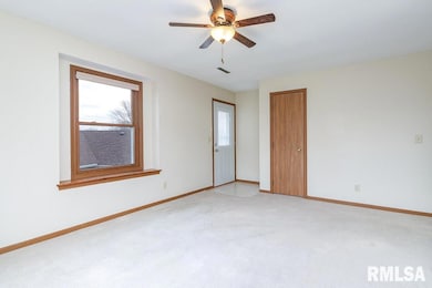 2514 E 51st St unit D, Davenport, IA 52807 - photo 4