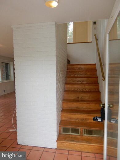 7306 Rippon Rd, Alexandria, VA 22307 - photo 2