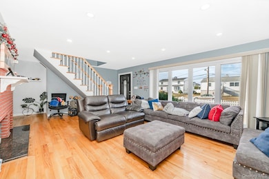 11 Overton St, Freeport, NY 11520 - photo 4