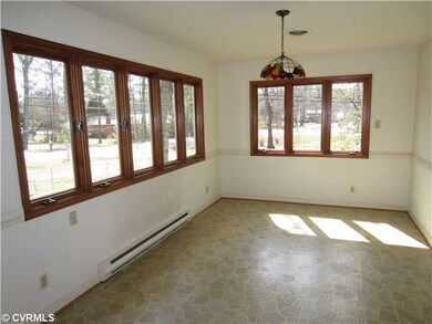 Interior Space/Layout - Breakfast nook/Sunroom are