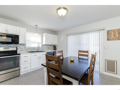 Kitchen/Dining Combo