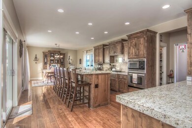 20921 Miramar Dr, Bend, OR 97702 - photo 4