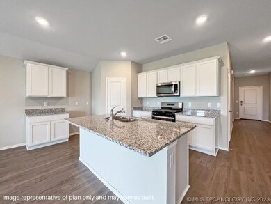 1825 W Vandalia St, Broken Arrow, OK 74012 - photo 4