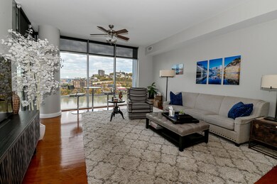 400RiverboatRow_Unit1302_03