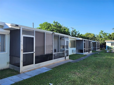 2213 Lincoln St unit 14, Hollywood, FL 33020 - photo 2