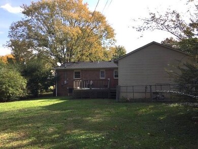 502 S Hillcrest Dr, Shelbyville, TN 37160 - photo 3