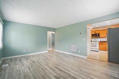 836 Antwerp Rd, Columbus, OH 43213 - photo 6