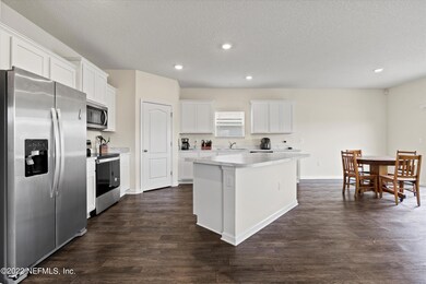 2587 Beachview Dr, Jacksonville, FL 32218 - photo 3