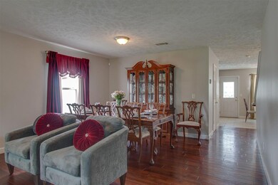 Living Room/Dining Room Combo!