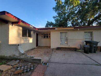 1719 Hidden Valley Dr, Houston, TX 77088 - photo 2