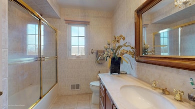 79-Georgetown-Rd-2nd-floor-Bathroom