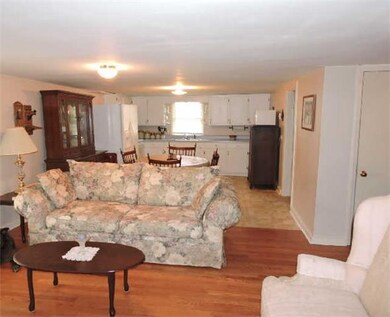 Living room-Kitchen combo