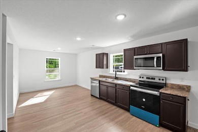 517 Molly Parker Ln, Spartanburg, SC 29301 - photo 7