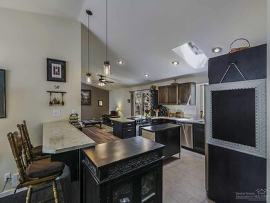 19630 Topaz Ct, Bend, OR 97702 - photo 3