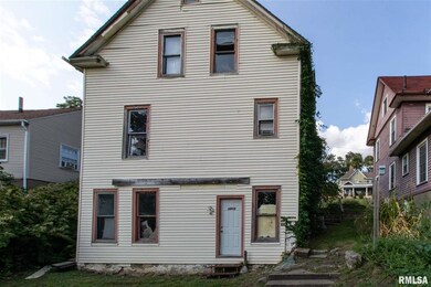 1915 E 12th St, Davenport, IA 52803 - photo 2