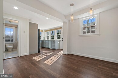 111 S Oak St, Falls Church, VA 22046 - photo 4