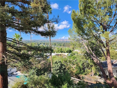 22663 Macfarlane Dr, Woodland Hills, CA 91364 - photo 3