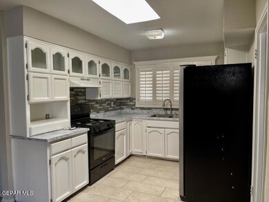 2709 Frankfort Ave unit A, El Paso, TX 79930 - photo 3