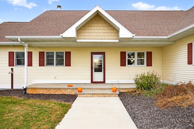 W7628 Center Valley Rd, Shiocton, WI 54170 - photo 4