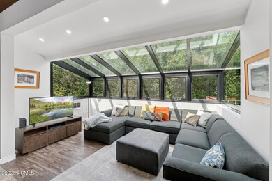 3_Livingroom_1800x1200_4256041