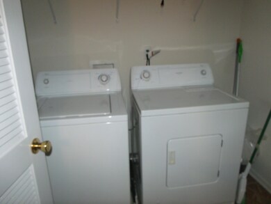 24 Topeka Ct, Tinton Falls, NJ 07712 - photo 6