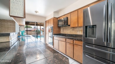 3433 W Mescal St-9