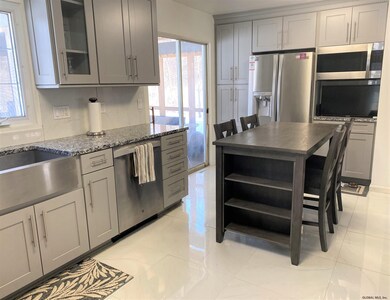 4124 Buckingham Dr, Schenectady, NY 12304 - photo 4