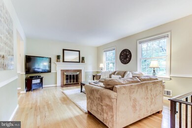 8326 Fleetwood Ct, Alexandria, VA 22308 - photo 3