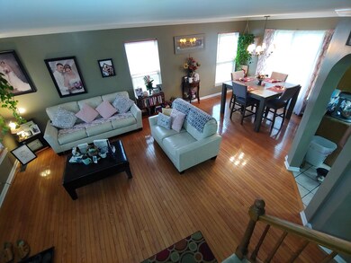 1814 Cambridge Dr, Carpentersville, IL 60110 - photo 2