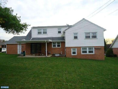 1605 Whitfield Blvd, Reading, PA 19609 - photo 2
