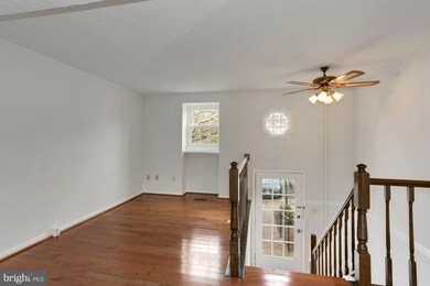 1612 Fieldthorn Dr, Reston, VA 20194 - photo 4