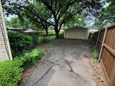 6155 Sudbury Dr, Dallas, TX 75214 - photo 4