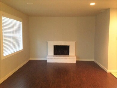 1720 Stonegate Dr unit 17, Denton, TX 76205 - photo 5