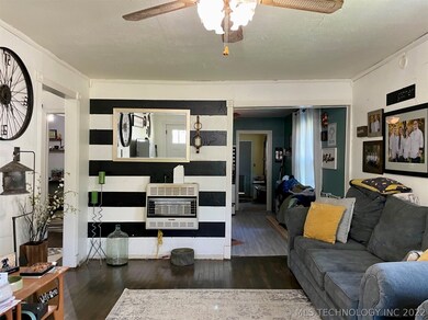 LIVING ROOM - NEWLY PAINTED WALLS