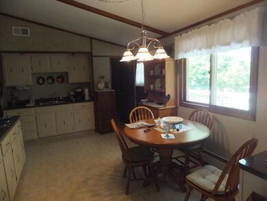 611 W Oak Ave, Glen Ullin, ND 58631 - photo 6