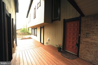 10513 Arrowood St, Fairfax, VA 22032 - photo 3