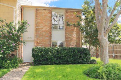 10150 Longmont Dr unit 38, Houston, TX 77042 - photo 2